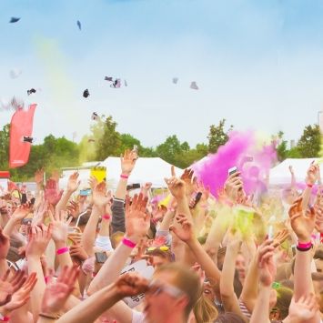 Mit sonnigen Hits und Party-Laune heißt es jetzt 