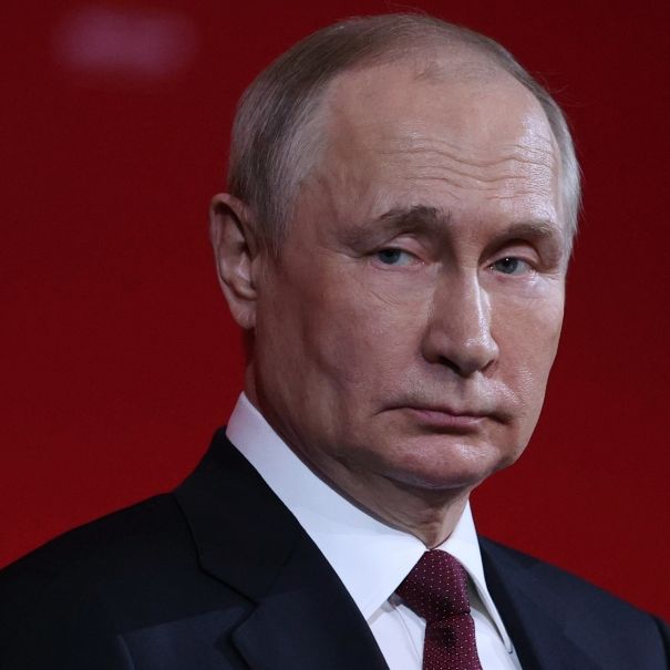 Er machte sich angeblich in die Hose! Kreml kommentiert mutmaßlichen Putin-Sturz