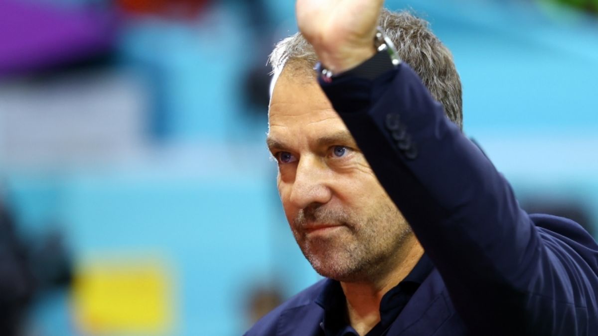 Hansi Flick bleibt auch nach dem WM-Aus Bundestrainer. (Foto)