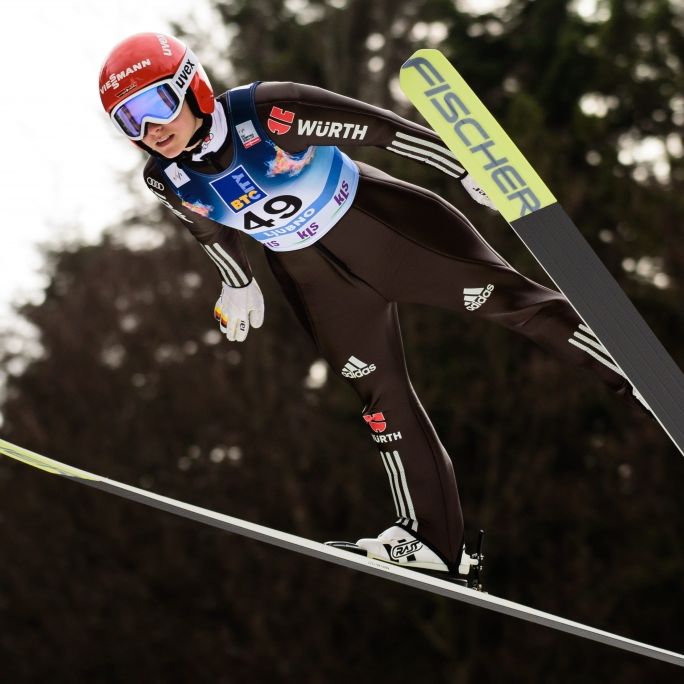 Österreichs Skispringerin Pinkelnig gewinnt Silvester-Turnier der Damen