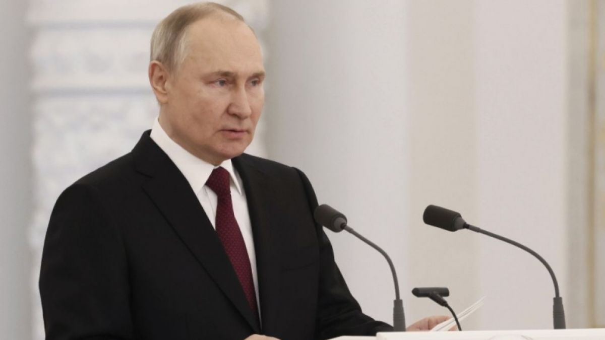 Die Nachrichten des Tages auf news.de: Wladimir Putin peinlich: Suff-Auftritt im Video! Kreml-Diktator verliert Kontrolle über sein Gesicht (Foto)