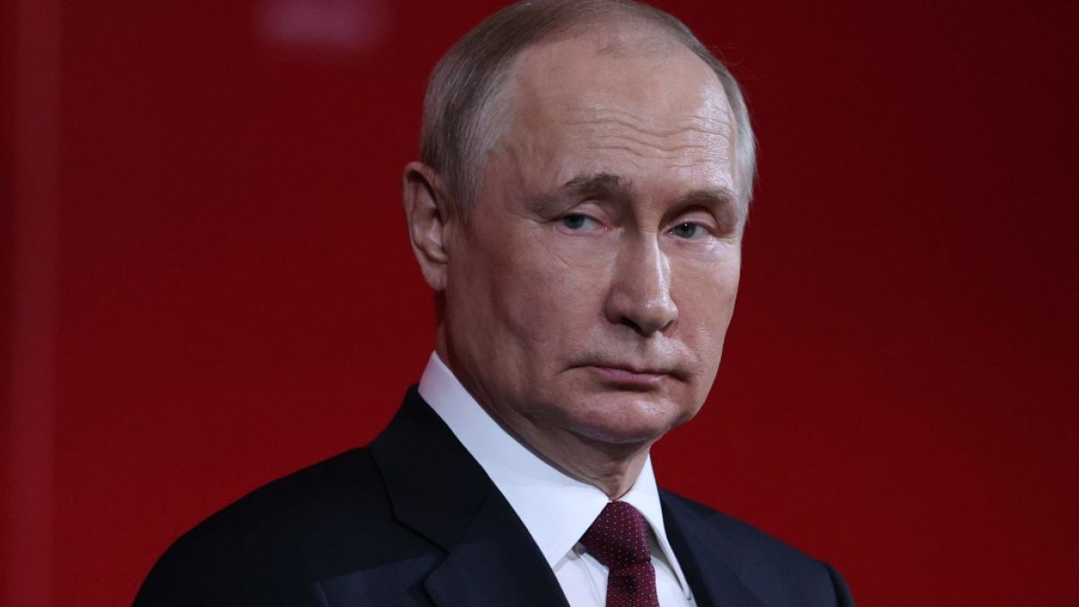 Um Wladimir Putins Gesundheit soll es nicht zum Besten stehen - angeblich benötigt der Kreml-Despot dringend eine Not-OP. (Foto)