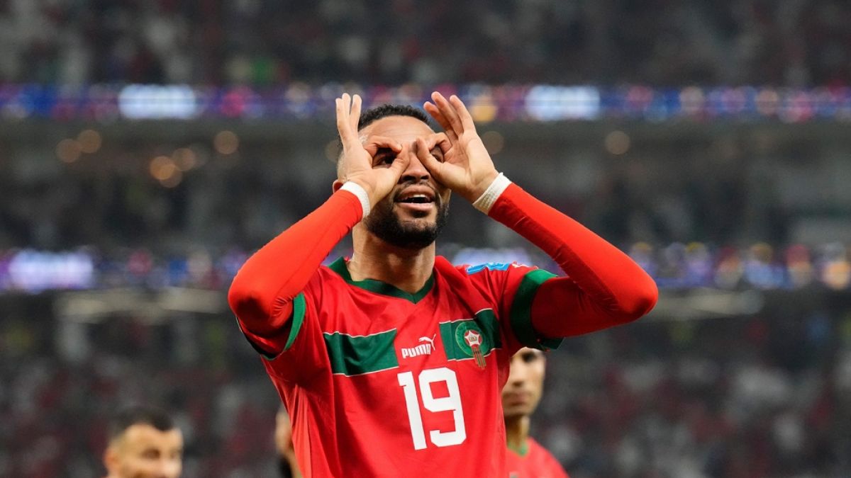 Marokkos Youssef En-Nesyri jubelt nach seinem Tor im Viertelfinale gegen Portugal. (Foto)