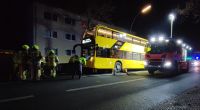 In der Leonorenstraße in Berlin-Steglitz ist eine 15-Jährige bei einem Unfall mit einem Doppeldecker-Bus ums Leben gekommen.