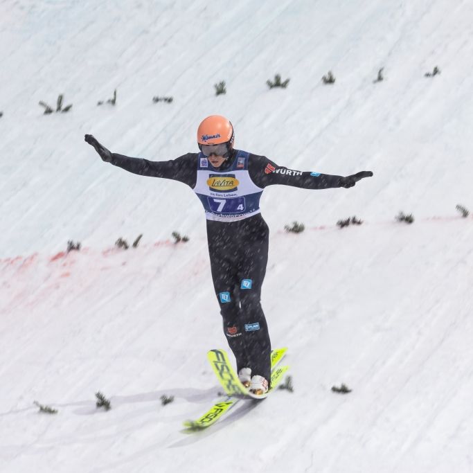 Skispringer Geiger nach Sturz Zehnter - Kubacki siegt