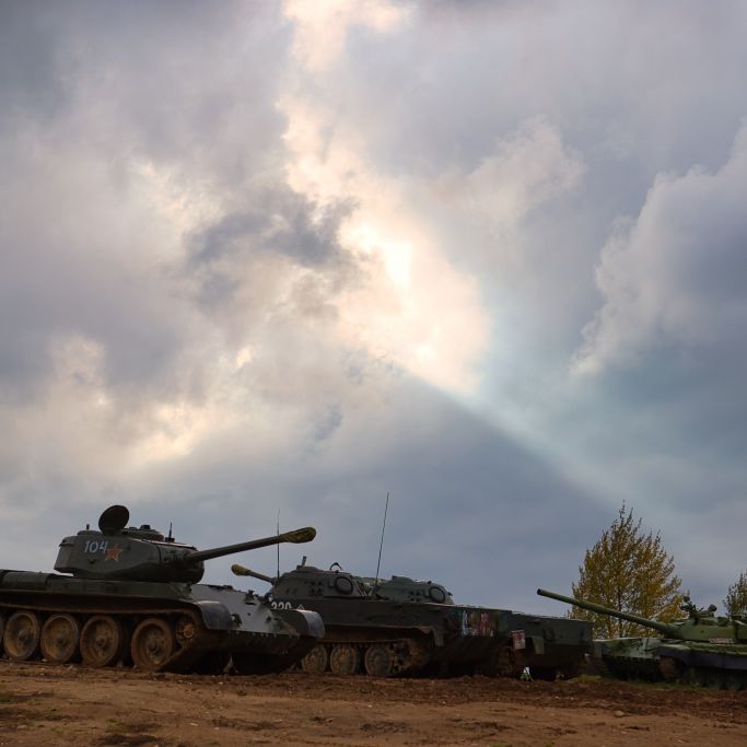 Lukaschenko schürt Kriegsangst! Belarus-Panzer rollen auf Polen zu