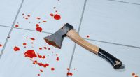 Ein Schul-Angestellter soll einen Lehrer an Neujahr mit einer Axt getötet haben. (Symbolbild)