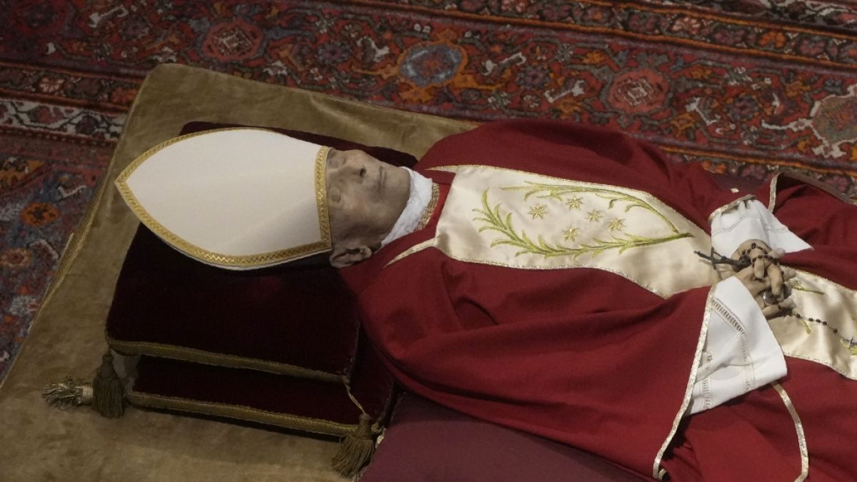Der einbalsamierte Papst (Foto)