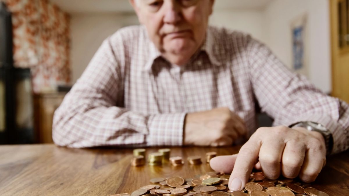 Viele deutsche Senioren müssen im Januar mit einer sinkenden Rente rechnen. (Symbolfoto) (Foto)