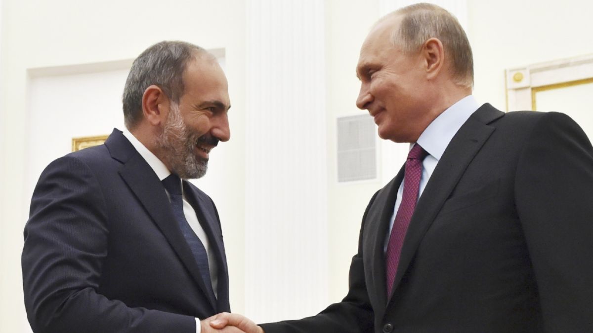 Nikol Paschinjan, armenischer Ministerpräsident, und Wladimir Putin: Das enge Bündnis von Armenien und Russland beginnt zu bröckeln (Foto)