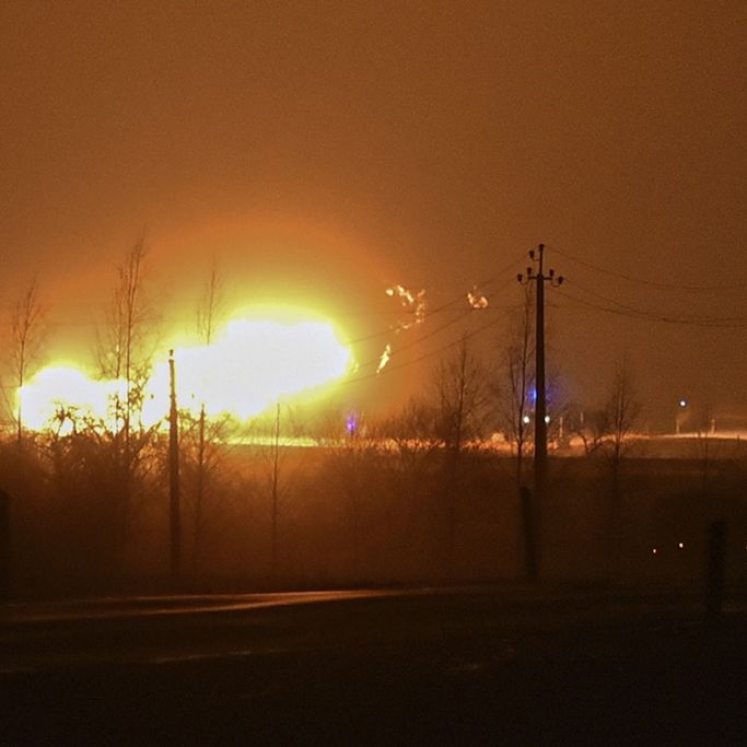Fotos zeigen gigantisches Feuerinferno! Pipeline nahe Russland fliegt in die Luft