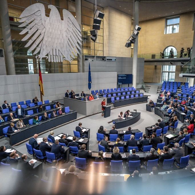 Union rasend! Ampel will Deutschen Bundestag schrumpfen