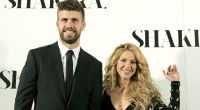 Fußballer Gerard Piqué und Shakira liefern sich eine Schlammschlacht.