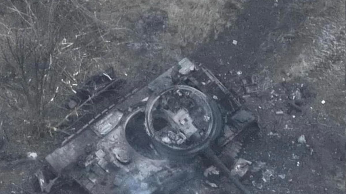 Mehrere Fotos zeigen zerstörte Russen-Panzer. (Foto)