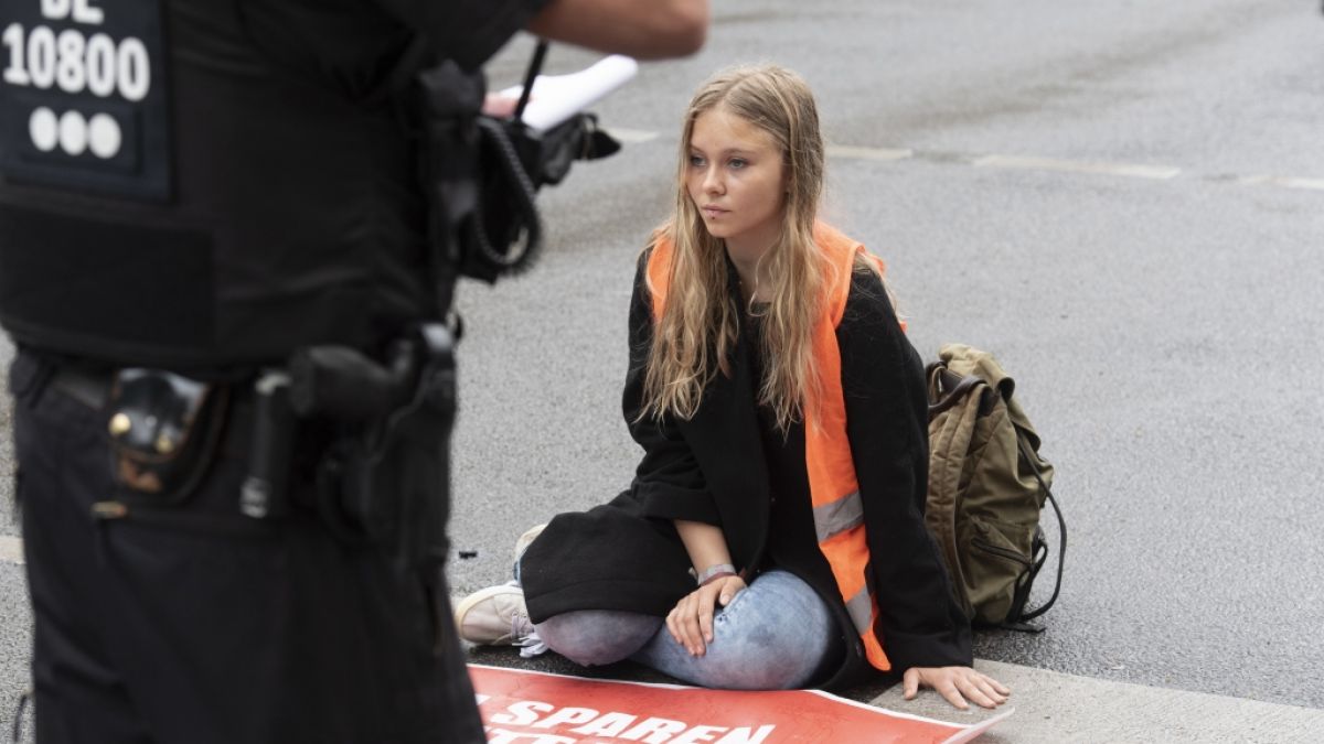 "Letzte Generation"-Aktivistin Aimée van Baalen bei einer Protestaktion im Juni 2022. (Foto)