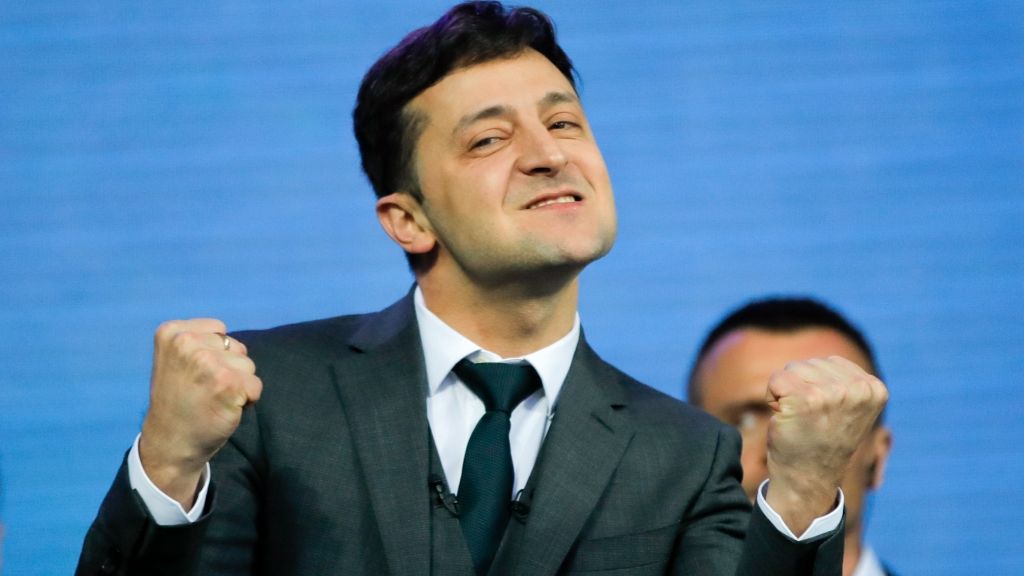 Wolodymyr Selenskyj im April 2019 als Präsidentschaftskandidat nach einer Debatte gegen den damaligen Amtsinhaber Poroschenko. Einen Monat später sollte der frühere Schauspieler und Comedian die Präsidentschaftswahlen in der Ukraine gewinnen. (Foto)