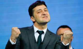 Wolodymyr Selenskyj im April 2019 als Präsidentschaftskandidat nach einer Debatte gegen den damaligen Amtsinhaber Poroschenko. Einen Monat später sollte der frühere Schauspieler und Comedian die Präsidentschaftswahlen in der Ukraine gewinnen.