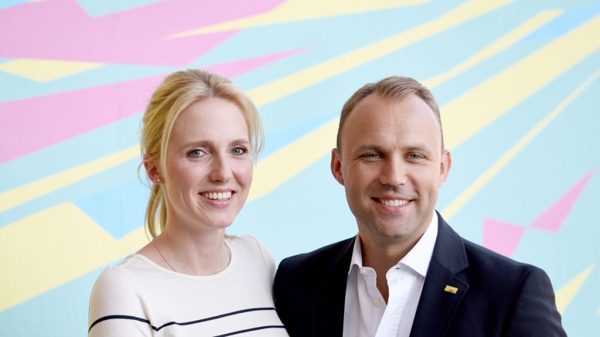 Sebastian Czaja mit seiner Ehefrau Katharina beim Wahlkampfauftakt der Abgeordnetenhauswahl in Berlin 2016. (Foto)