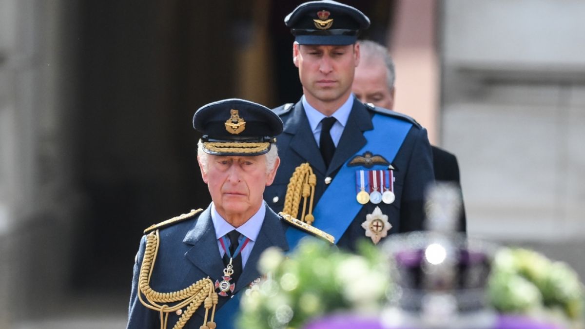 Prinz William soll außer sich sein vor Sorge um König Charles III. - der Grund sind angeblich die nicht enden wollenden Attacken von Prinz Harry gegen den Monarchen. (Foto)