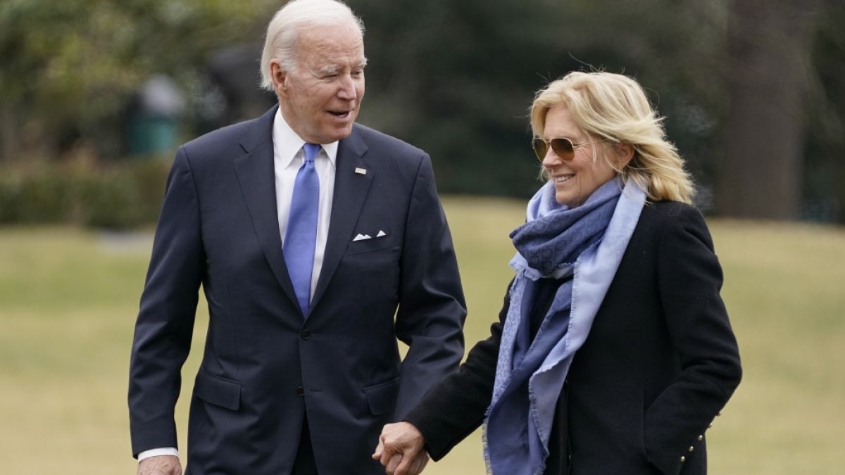 Ohne seine wachsame Ehefrau Jill wäre US-Präsident Joe Biden vermutlich ungebremst in weitere pikante Situationen geschliddert. (Foto)