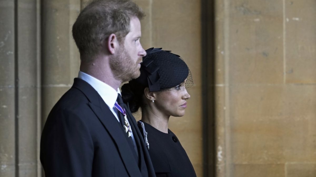 Prinz Harry und Meghan Markle dürften den Einschätzungen von Royals-Experten zufolge mit allem gerechnet haben, aber nicht mit einer herben Schlappe wie der, die sich nach den jüngsten Enthüllungen einstellte. (Foto)
