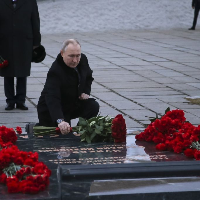 Mysteriöser Koffer gesichtet! Kreml-Chef schockt bei Gedenkfeier