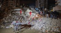 Rettungskräfte suchen nach der Erdbeben-Katastrophe in Syrien und der Türkei nach Überlebenden.