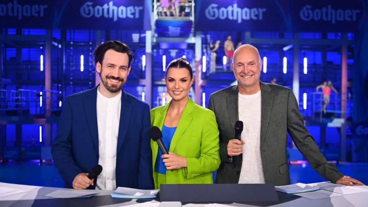 Jan Köppen, Laura Wontorra und Frank Buschmann (v.l.) moderieren das RTL-Turmspringen 2023. (Foto)