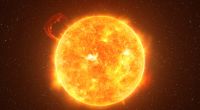 Ein gewaltiges Stück Sonnenplasma hat sich von der Sonne abgelöst und krachte dann als Wirbelsturm um den Nordpol der Sonne. (Symbolbild)