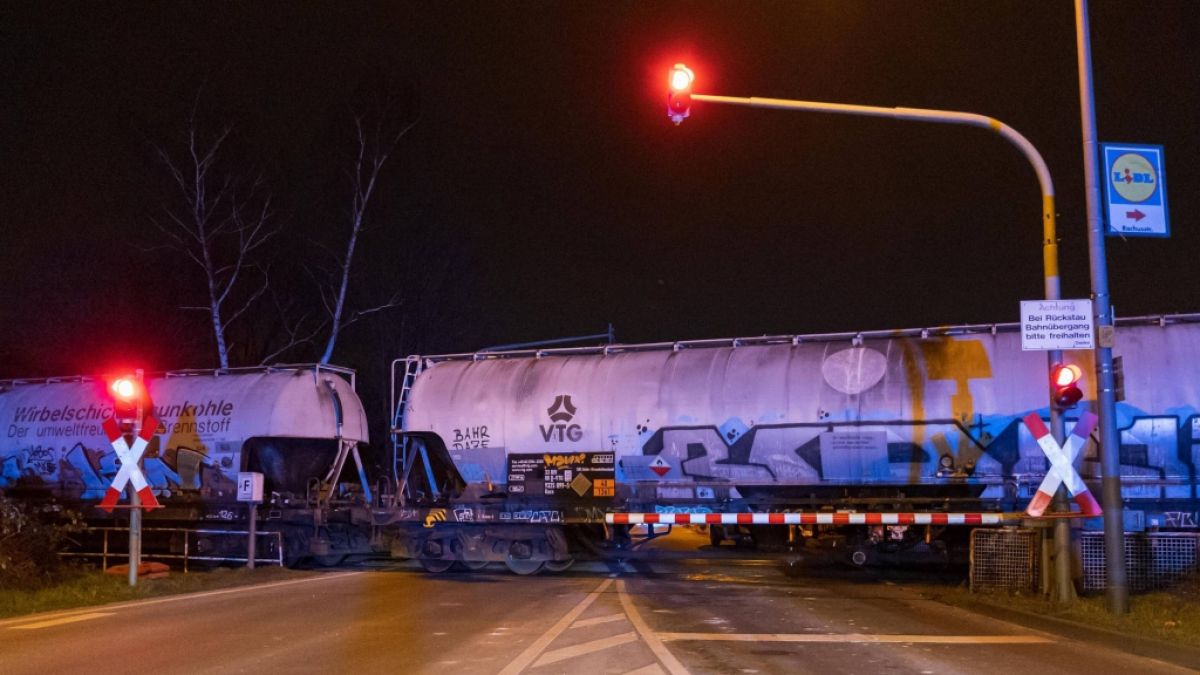 #Unfall-Drama in Köln-Ossendorf: Unlust geschlossener Schranke! Junge (15) von Güterzug erfasst