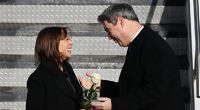Markus Söder begrüßte Kamala Harris mit einer Rose vor der Münchner Sicherheitskonferenz.