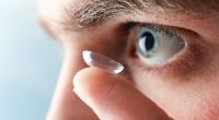Ein 21-Jähriger ließ seine Kontaktlinsen beim Schlafen drin und verlor danach sein Augenlicht. (Symbolfoto)