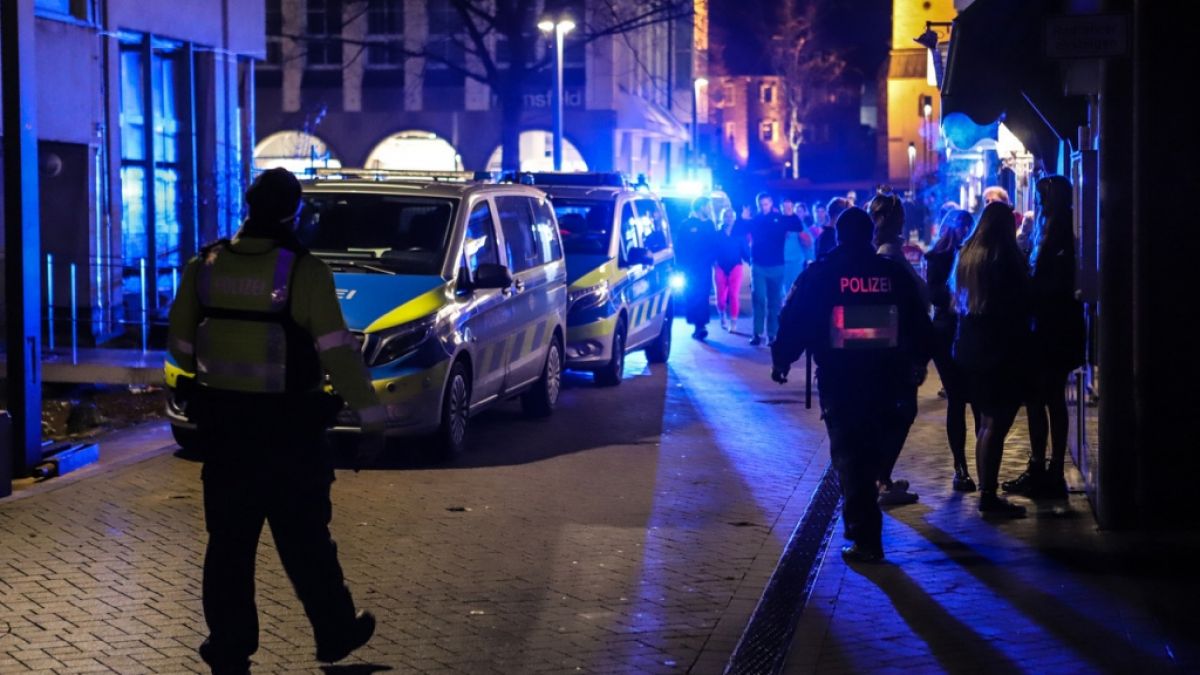 Die Polizei in Nordrhein-Westfalen hatte bei Karnevalsveranstaltungen am Wochenende alle Hände voll zu tun. (Foto)