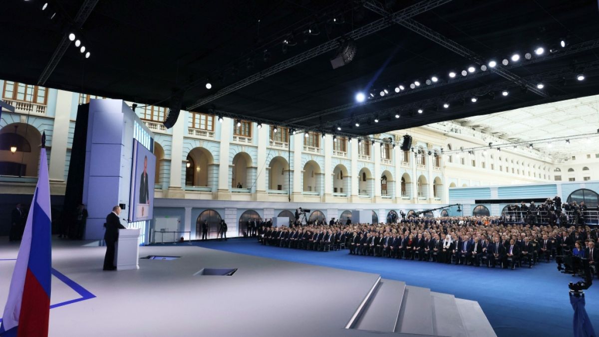 Der russische Präsident Wladimir Putin hält vor Publikum seine jährliche Rede zur Lage der Nation. (Foto)