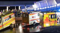 Nach dem schweren Unfall auf der Bobbahn in Oberhof waren rund zwei Dutzend Kräfte von Polizei, Feuerwehr, Bergwacht und Sanitätsdienst im Einsatz.