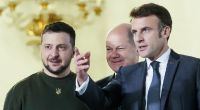 Setzen Olaf Scholz (Mitte) und Emmanuel Macron (r.) Ukraine-Präsident Wolodymyr Selenskyj unter Druck?