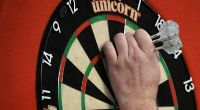 Bei den Darts UK Open 2023 geht es Schlag auf Schlag, wenn 144 Teilnehmer in Minehead um den Sieg kämpfen - auf bis zu acht Bühnen gleichzeitig!