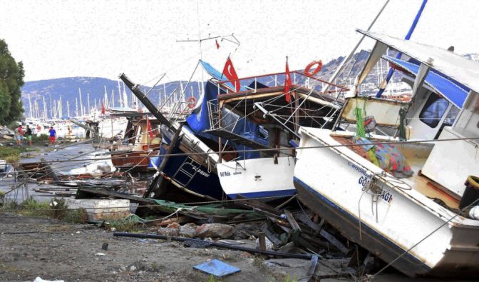 Symbolbild: Ein Seebeben erschüttert eine Küstenstadt