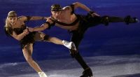 Die Sorgen um den russischen Eiskunstlauf-Star Roman Kostomarow (hier mit Ex-Tanzpartnerin Tatjana Nawka bei Olympia 2006) waren zuletzt groß.