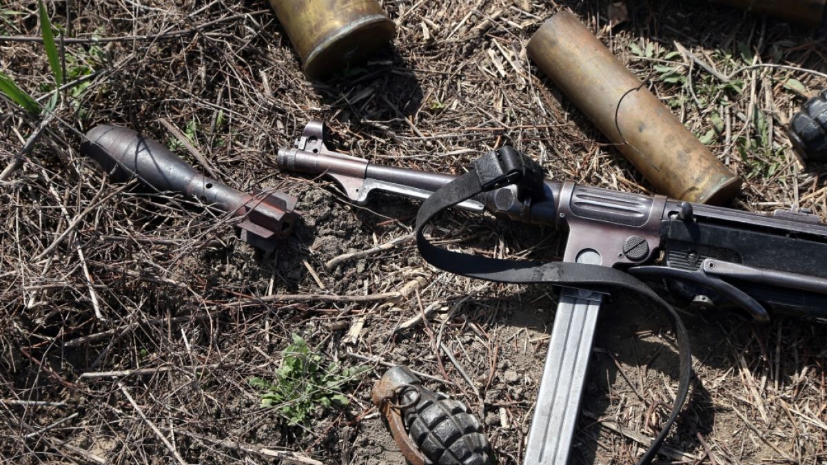 #Schock z. Hd. Wladimir Putin: Munitionslager leer? Russland setzt Weib Geschosse im Ukraine-Krieg ein