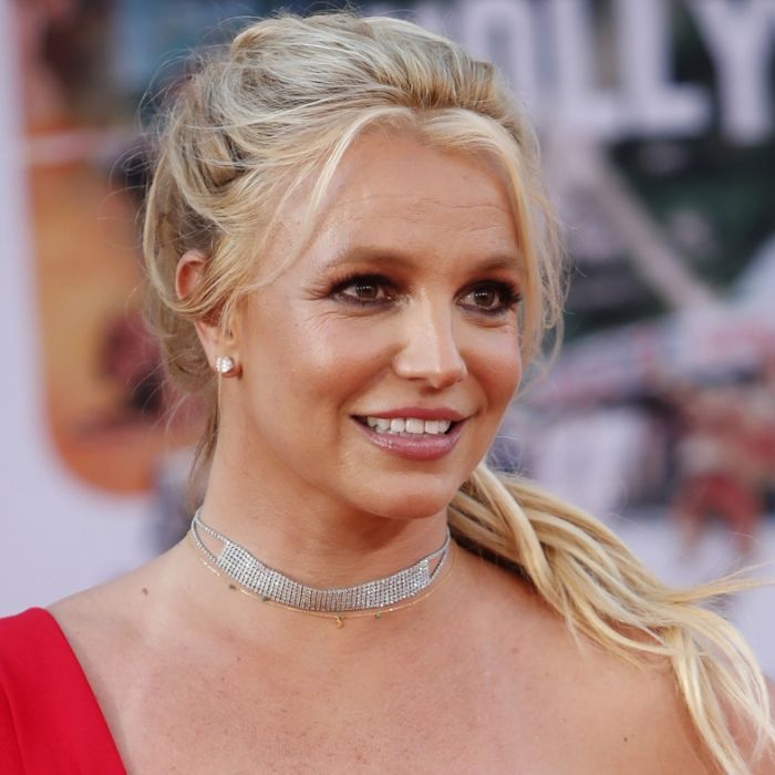 Sänger Britney Spears schockt mit einem neuen Foto, auf dem sie kaum wiederzuerkennen ist.