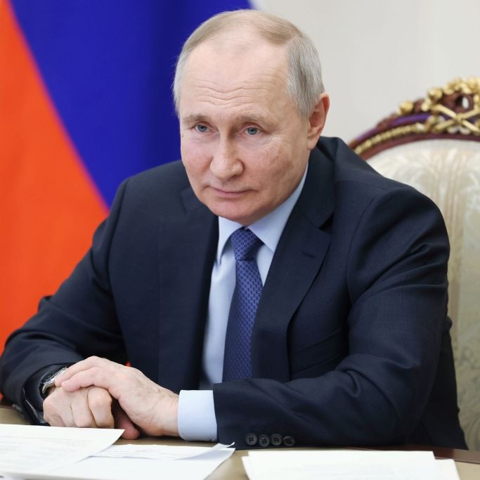 Einen Tag nach Haftbefehl! Putins demonstriert Macht auf annektierter Halbinsel