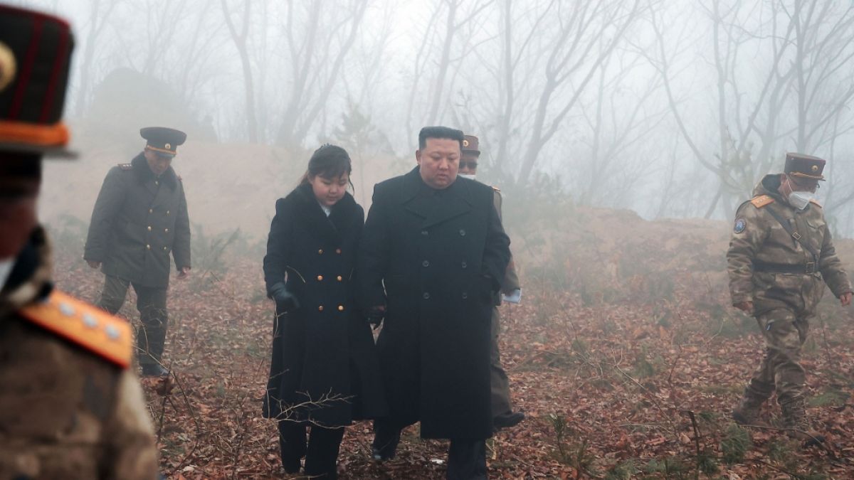 Gemeinsam mit seiner Tochter beobachtete Kim Jong-un Nordkoreas jüngste Militärübung. (Foto)