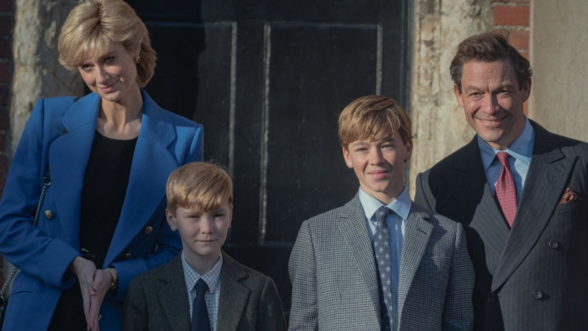 In "The Crown" wird Prinzessin Diana von Elizabeth Debicki verkörpert; die Rollen von Prinz Harry, Prinz William und Prinz Charles (v.l.n.r.) übernehmen Will Powell, Senan Wes und Dominic West. (Foto)