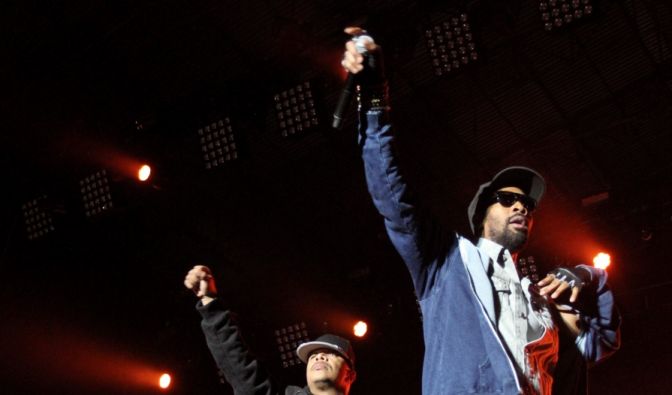 Die Band Wu-Tang Clan performt auf der Bühne.