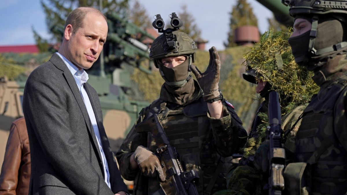 Der britische Thronfolger Prinz William traf im polnischen Rzeszow Mitglieder des polnischen Militärs, die maßgeblich an der Unterstützung der Ukraine beteiligt sind. (Foto)