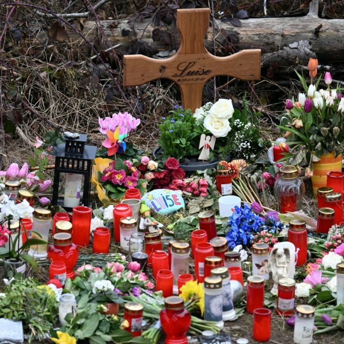 Der gewaltsame Tod von Luise (12) aus Freudenberg sorgte für große Bestürzung. Das getötete Mädchen wurde inzwischen in seiner Heimatstadt zu Grabe getragen.