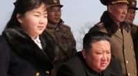 Wenn der Vater mit der Tochter... Nordkoreas Machthaber Kim Jong Un nimmt seinen Sprössling Kim Ju Ae immer häufiger mit zu öffentlichen Terminen.