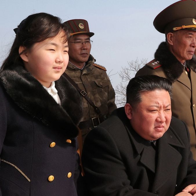 Im Luxus-Fummel zum Raketentest! Nordkorea-Machthaber rückt Tochter ins Rampenlicht