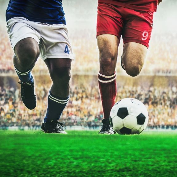 Fußballprofi (25) erleidet Herzstillstand bei Punktspiel - und will sofort weiterspielen